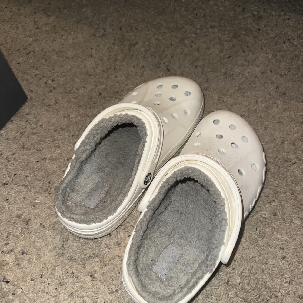 CROCS White Fleece-Lined Clogs